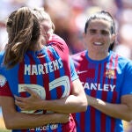 Crnogorcevic celebra con Martens uno de los goles en la final de la Copa de la Reina