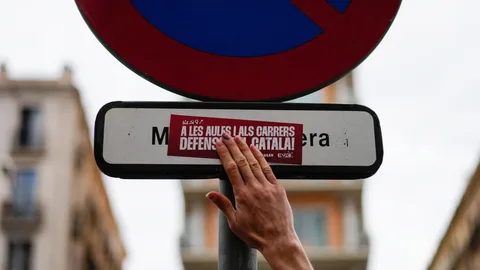 Manifestación de profesores y estudiantes por el centro de Barcelona para exigir al Govern que proteja la inmersión lingüística