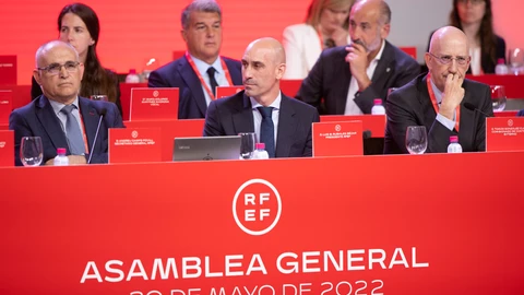 Andreu Camps, a la izquierda, junto a Rubiales