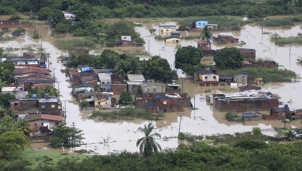 Suben a 120 los fallecidos por las fuertes lluvias que azotan el nordeste de Brasil
