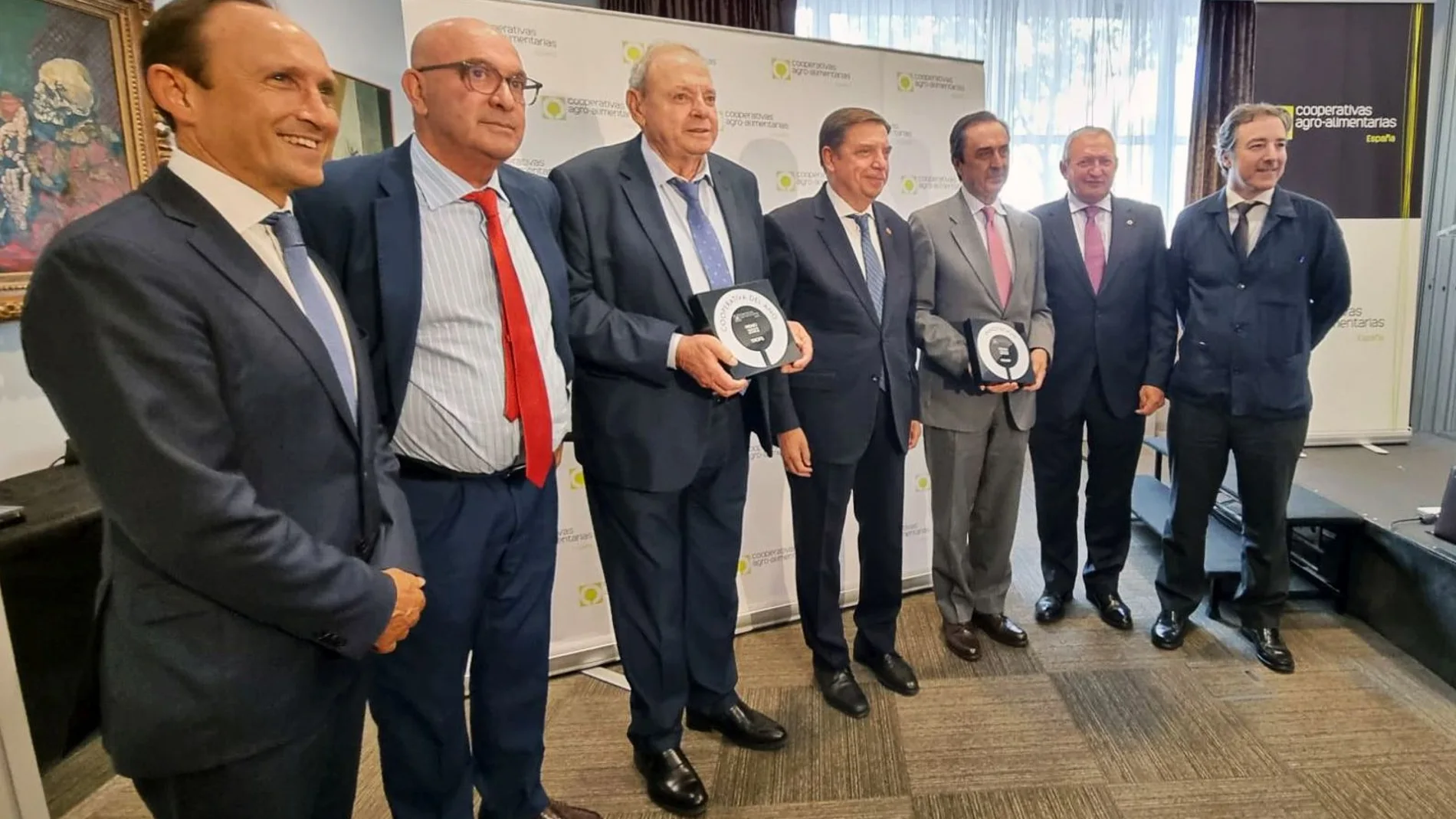 Los responsables de Trops y Covap, junto al ministro Luis Planas y el presidente y el director general de Cooperativas Agro-alimentarias de Andalucía, Juan Rafael Leal y Jaime Martínez-Conradi, este martes en Madrid