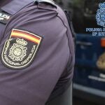 Un agente de la Policía Nacional