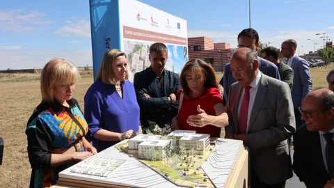 La consejera de Familia e Igualdad de Oportunidades, Isabel Blanco, presenta las obras de la nueva residencia para personas mayores.
