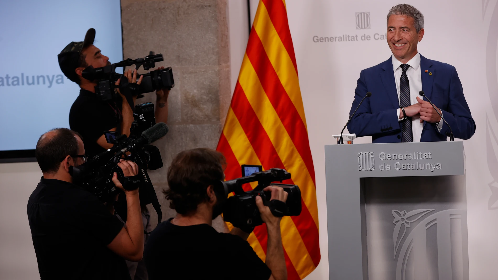 El conseller de Educación, Josep González-Cambray, durante la rueda de prensa que ha ofrecido este martes tras la reunión del Govern