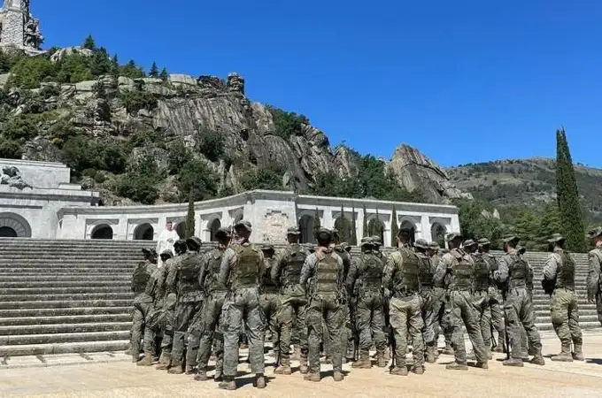 El Ejército cesa al capitán que llevó a su unidad al Valle de los Caídos para bendecir su banderín