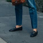 Imagen de look de vaquero con mocasines.