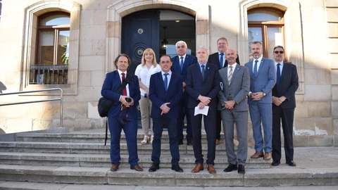El presidente de la Diputación de Soria, Benito Serrano, recibe a la delegación de senadores de la República Checa