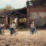 Fotograma de "Live is life", película de Dani de la Torre. Warner Bros. / Manu Suárez