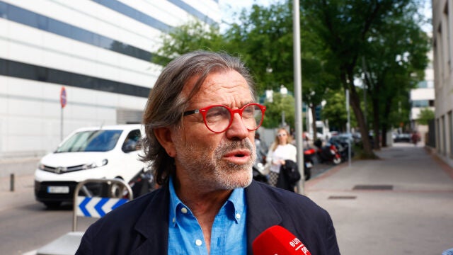 Pepe Navarro atiende a la prensa antes de comparecer en Madrid por la demanda de Ivonne Reyes