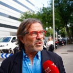 Pepe Navarro atiende a la prensa antes de comparecer en Madrid por la demanda de Ivonne Reyes