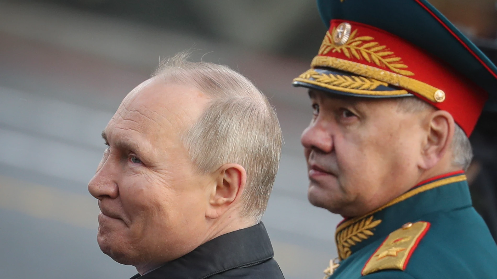El presidente ruso, Vladimir Putin, junto a su ministro de Defensa, Sergei Shoigu