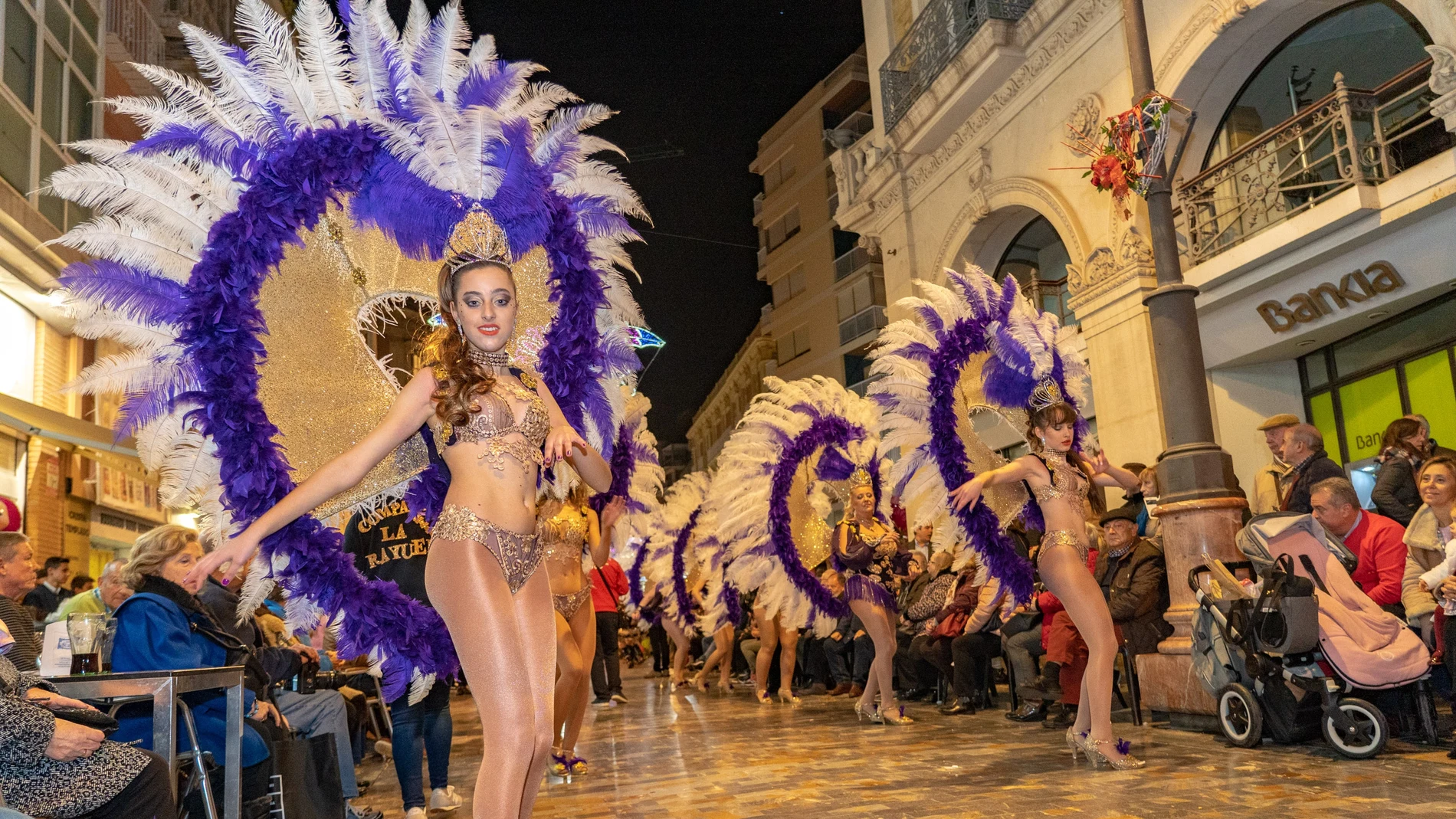 Los imponentes desfiles y pasacalles del Carnaval inundarán ciudades como Cartagena, Águilas o Murcia durante estas semanas