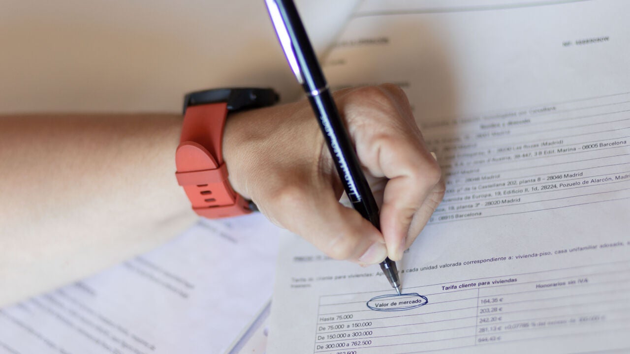 The sale price of a house and appraised value what is the difference