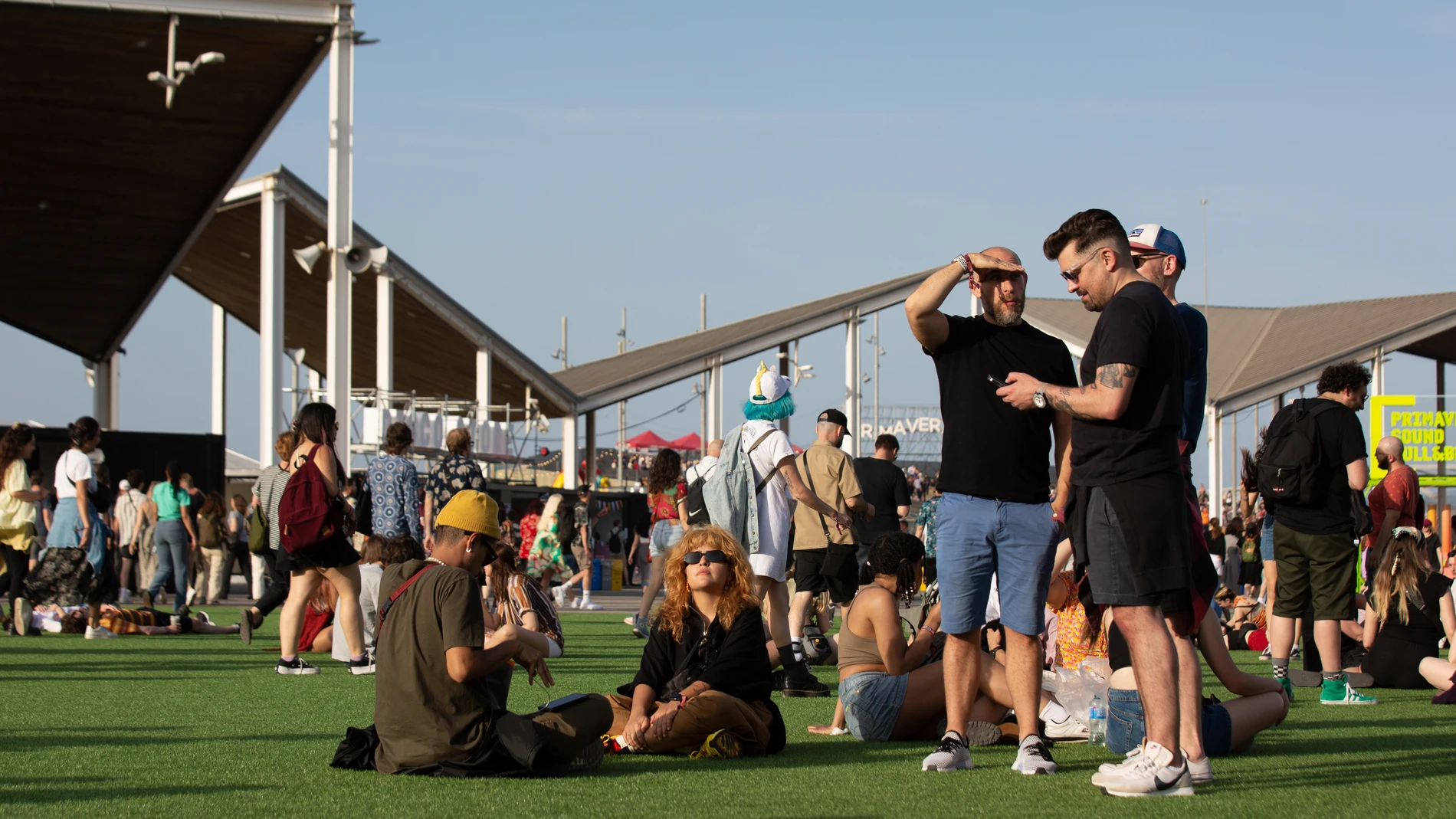 Un grupo de personas durante la primera jornada del Festival Primavera Sound Barcelona.