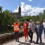 El consejero de la Presidencia, Jesús Julio Carnero, visita Cernadilla (Zamora)