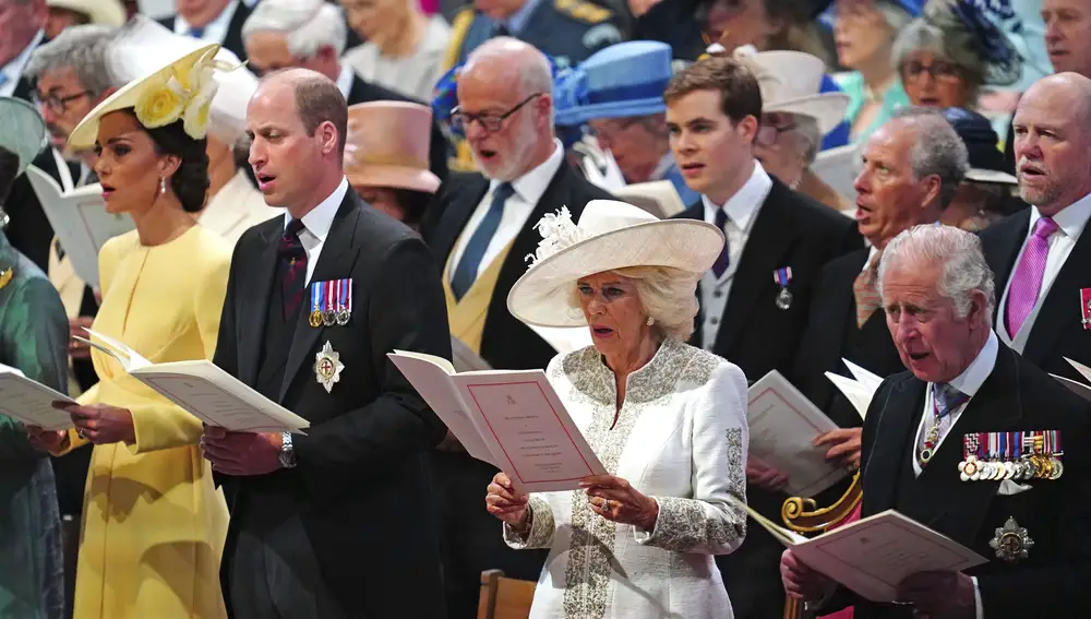 Kate y Guillermo ocuparon una posición privilegiada, junto al príncipe Carlos y Camila