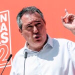 El candidato del PSOE a la Junta, Juan Espadas, ha defendido el "orgullo y los avances" de los gobiernos socialistas durante sus 37 años de gestión al frente de la Junta. EFE/ Raúl Caro.