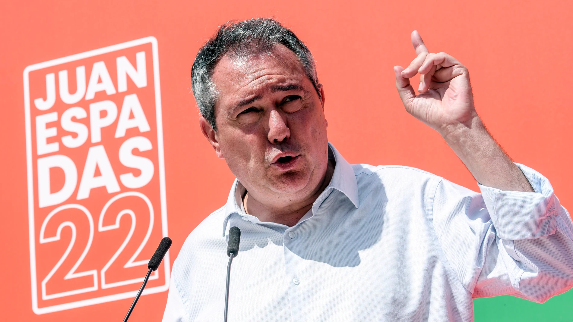 El candidato del PSOE a la Junta, Juan Espadas, ha defendido el "orgullo y los avances" de los gobiernos socialistas durante sus 37 años de gestión al frente de la Junta. EFE/ Raúl Caro.
