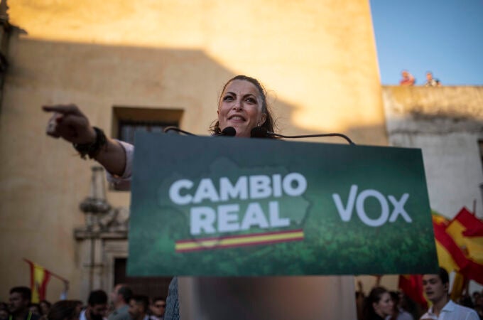 La candidata de Vox a la Presidencia de la Junta, Macarena Olona, participa en un acto público de la campaña electoral andaluza