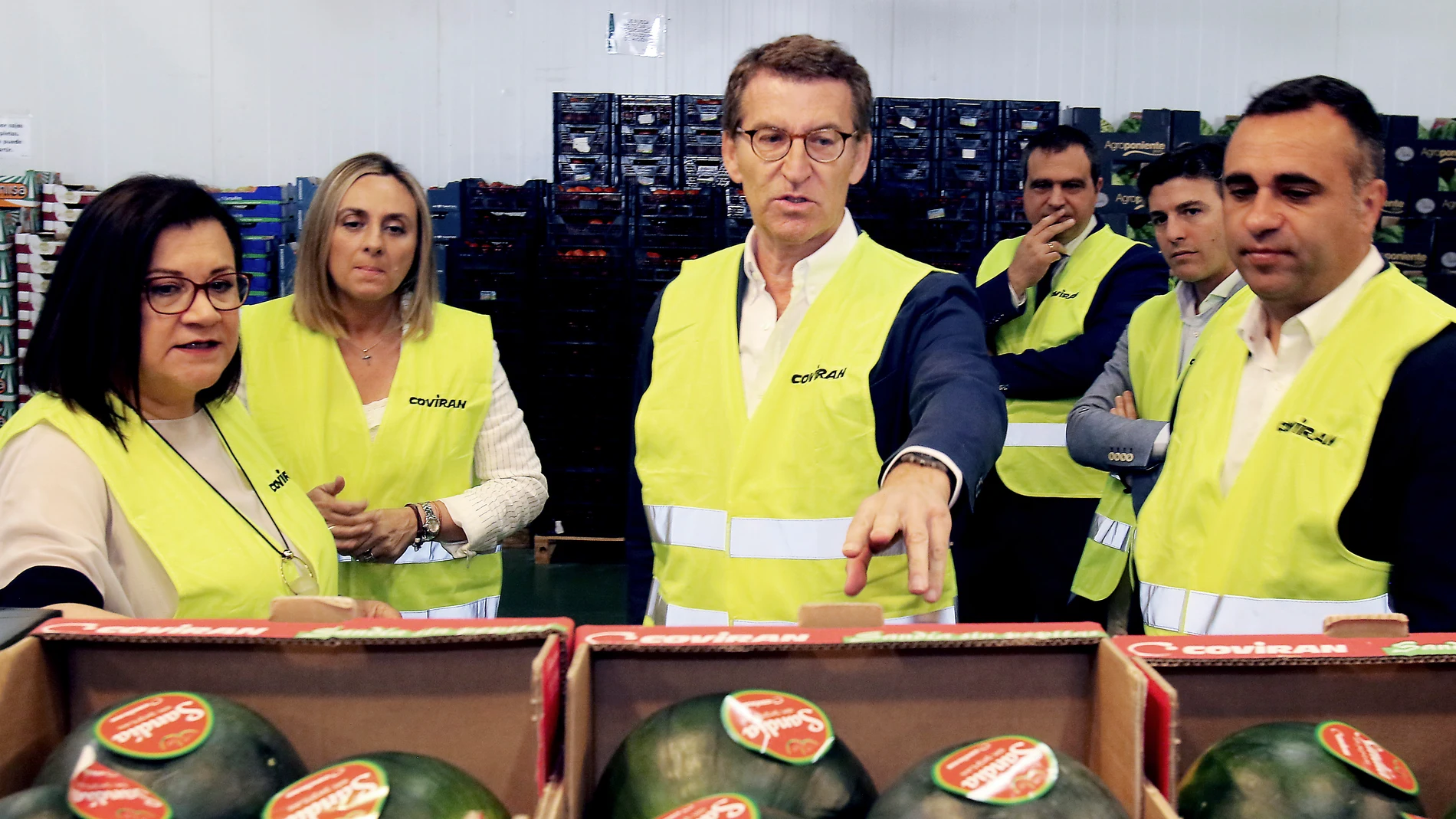 El presidente del PP, Alberto Núñez Feijóo, visita la cooperativa Covirán