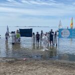 14 organizaciones sociales, vecinales y ecologistas de la Región de Murcia han protestado este domingo en el Mar Menor