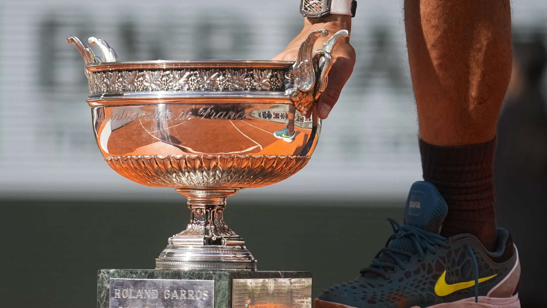Rafa Nadal ha ganado su 14 trofeo Roland Garros en París, como el Real Madrid su Champions número 14