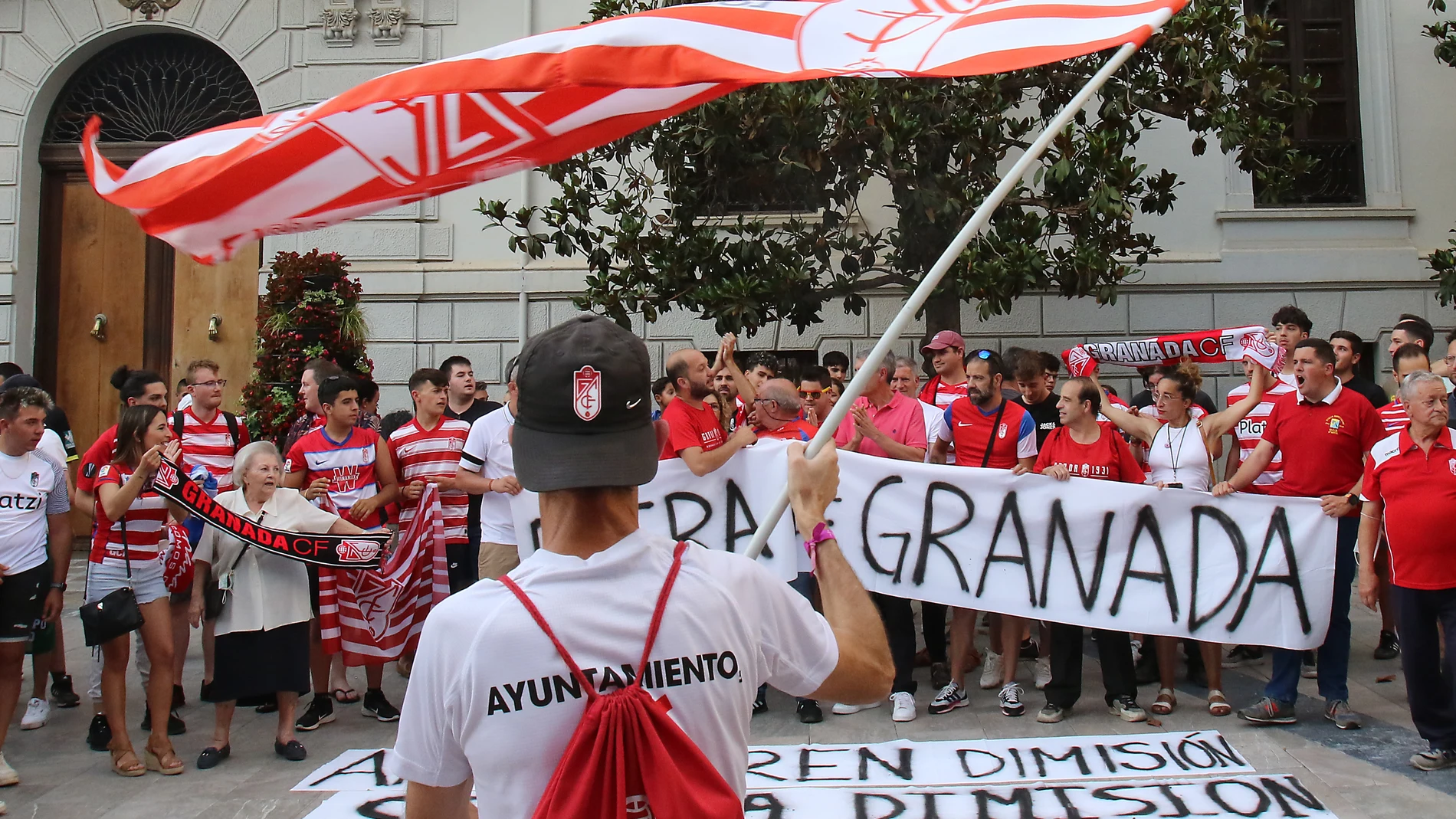 El descenso del Granada CF es uno de los temas de las carocas