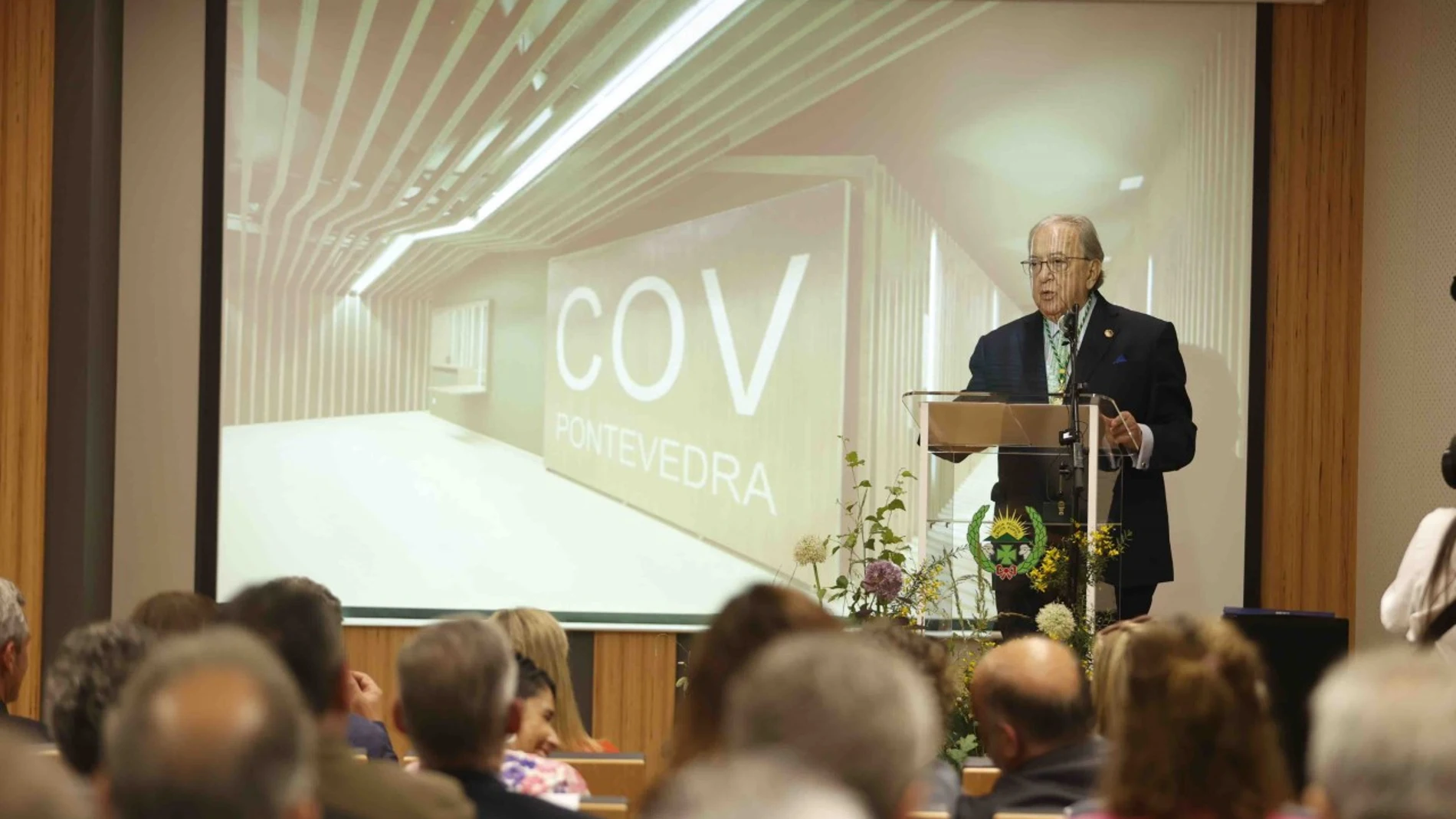 Diego Murillo recibe la Medalla de Oro del Colegio de Veterinarios de Pontevedra
