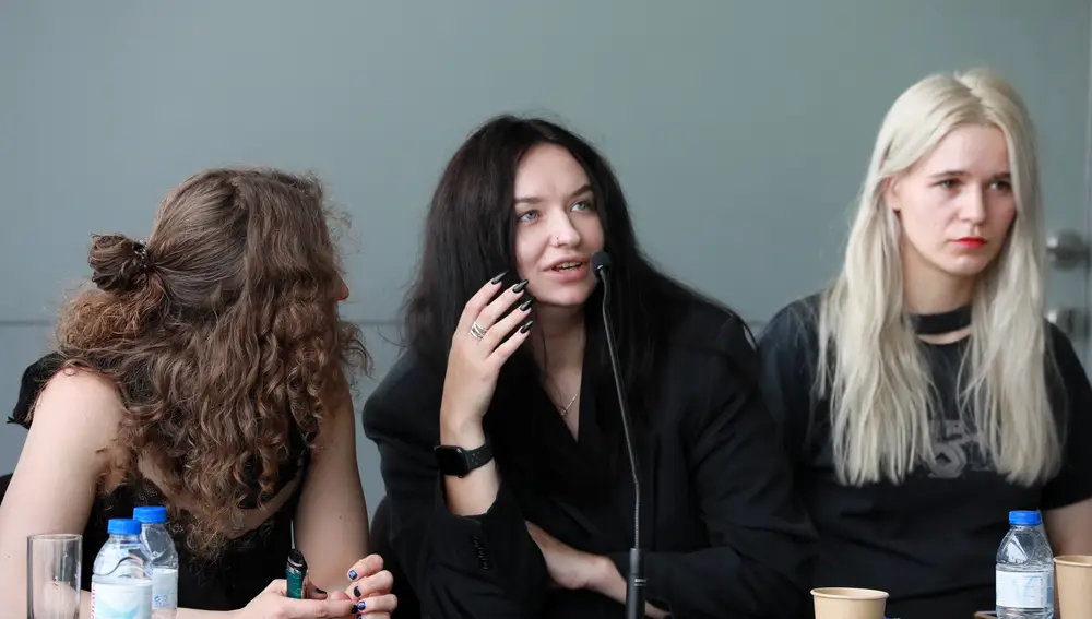 Miembros de Pussy Riots (I-D) Maria Alyokhina, Olga Borisova and Diana Burkot