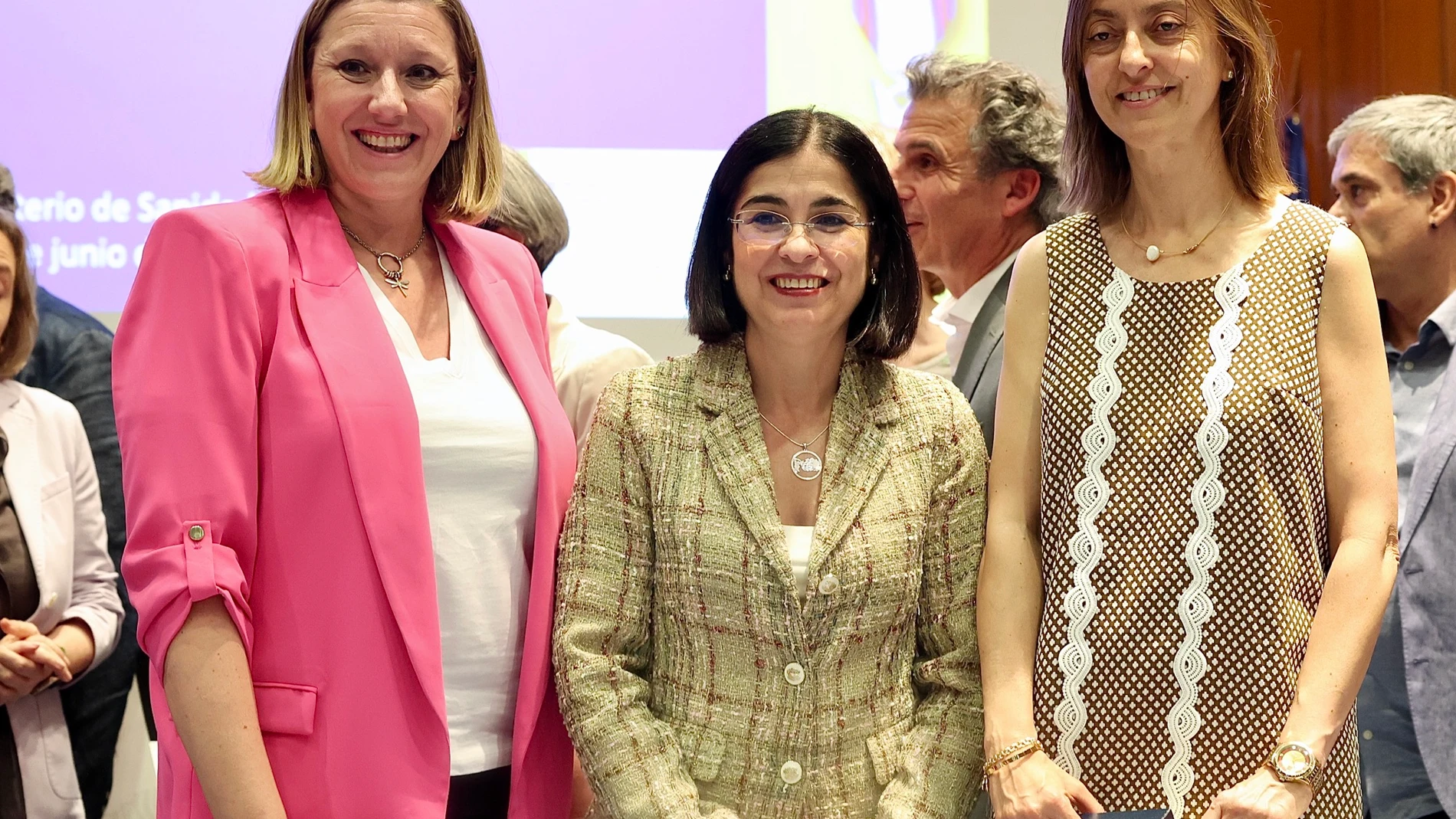 La consejera de Familia e Igualdad de Oportunidades, Isabel Blanco, asiste a la entrega de la Cruz Blanca de la Orden al Mérito del Plan Nacional sobre Drogas a Esperanza Vázquez.