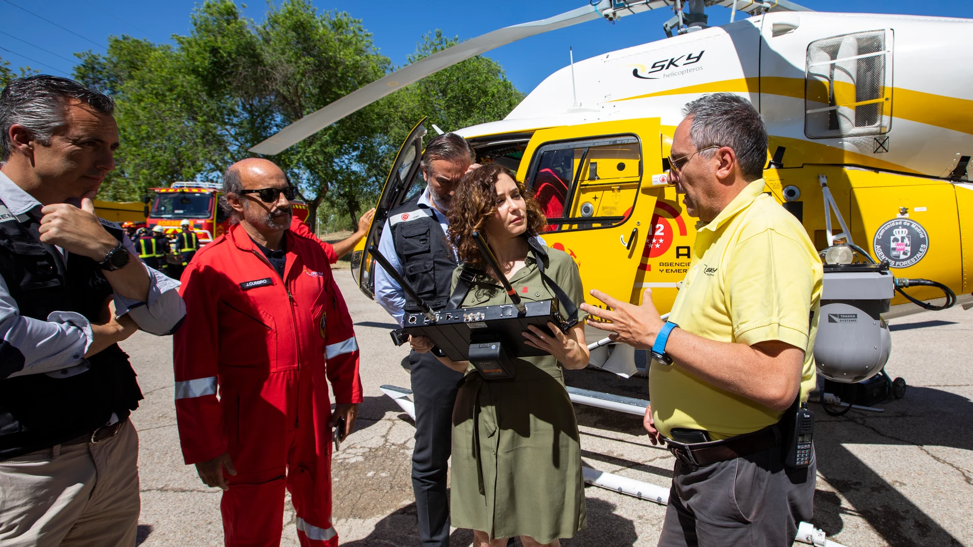 La presidenta Isabel Díaz Ayuso, acude a la presentación del plan Infoma 2022 por la protección contra incendios, realizando un simulacro de extinción con helicóptero en el parque de Polvoranca de Leganés.