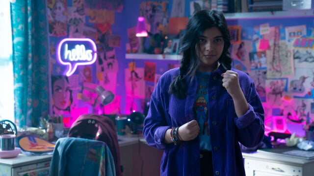 La joven Iman Vellani como Ms. Marvel/Kamala Khan en la nueva serie ©Marvel Studios 2022. All Rights Reserved.