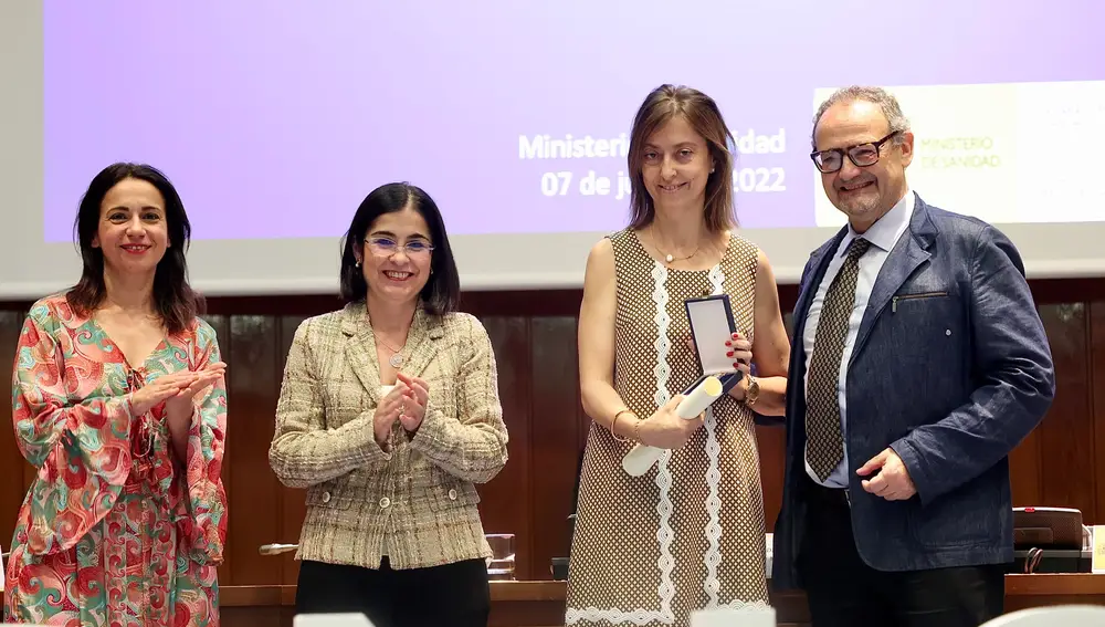 Entrega de la Cruz Blanca de la Orden al Mérito del Plan Nacional sobre Drogas a la directora general de Familias de la Junta