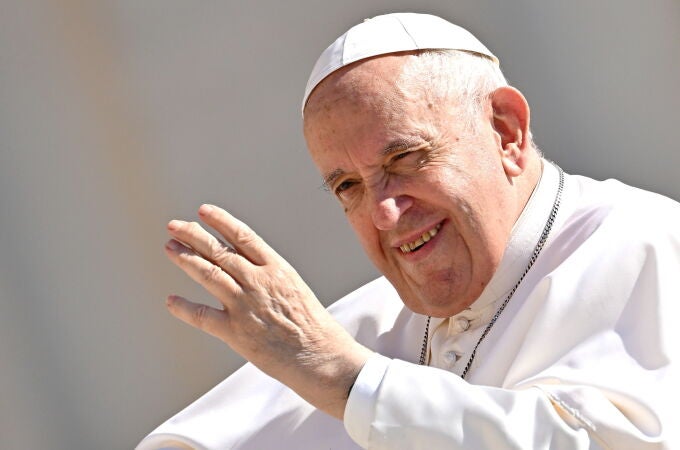 El papa Francisco a su llegada ayer para la Audiencia semanal, en la plaza de San Pedro, Ciudad del Vaticano.