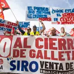 Trabajadores de Siro se manifiestas este miércoles en las puertas de las Cortes
