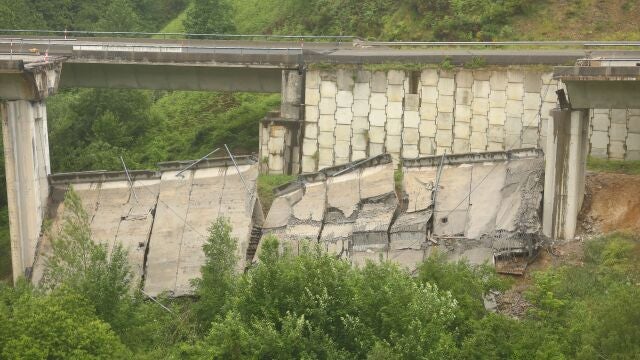 Derrumbe del viaducto del Castro en el municipio de Vega de Valcarce (León)