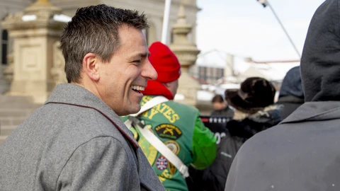 La oficina del FBI en Detroit ha confirmado el arresto de Kelley y ha indicado que se ha registrado su domicilio