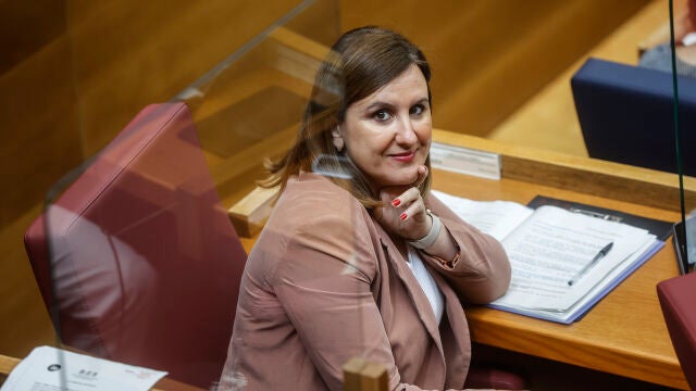 La portavoz del Partido Popular en el gobierno valenciano, Maria José Catalá, durante una sesión de control ordinaria en las Cortes Valencianas