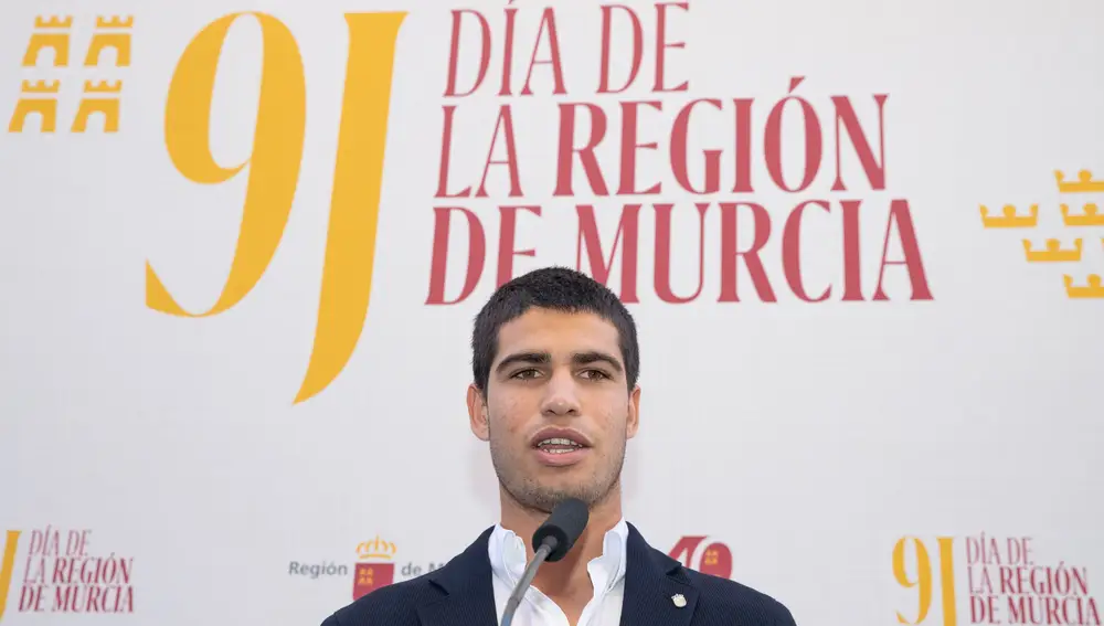 El tenista Carlos Alcaraz durante su intervención tras recibir la medalla de oro de la Región de Murcia