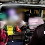 Un inmigrante oculto entre el equipaje de una furgoneta
