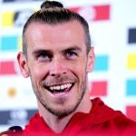 Gareth Bale habló ante los medios desde la concentración de Gales