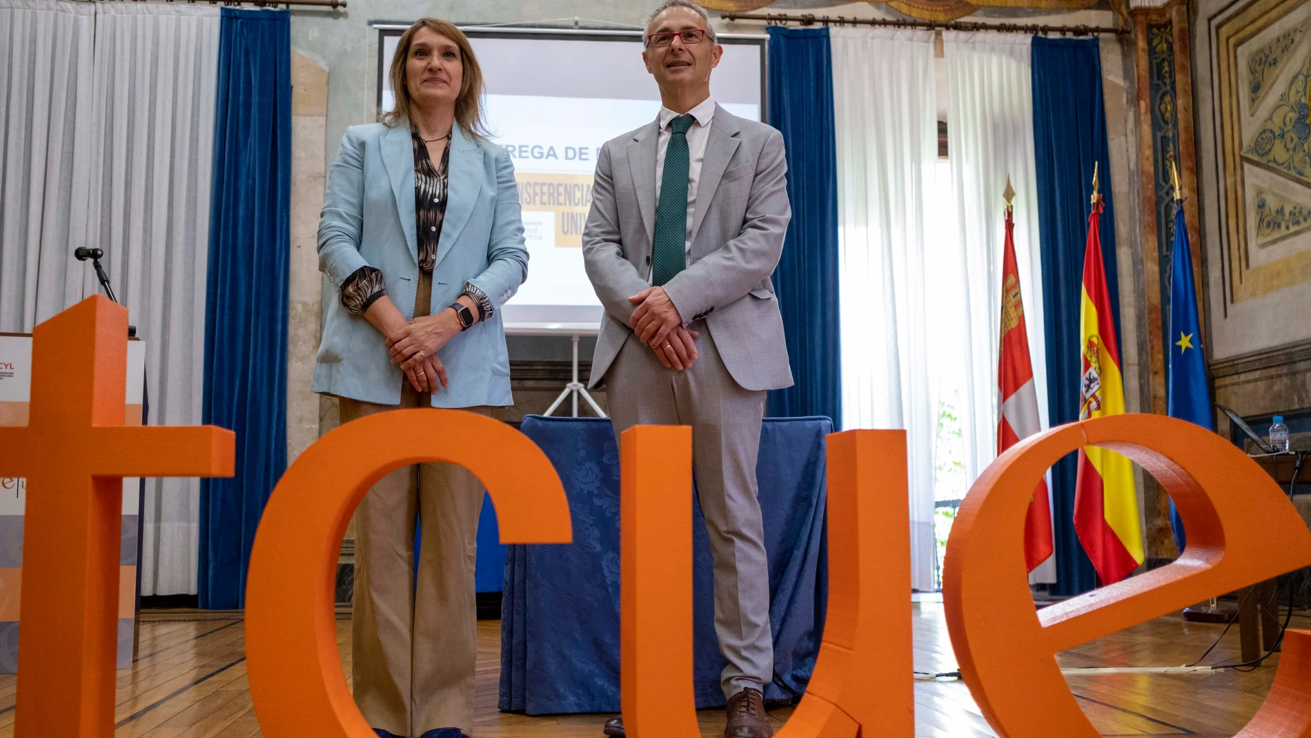 El rector de la Universidad de Salamanca, Ricardo Rivero, y la consejera de Educación, Rocío Lucas, asisten a la entrega de los "Premios Plan TCUE- Transferencia de Conocimiento Universidad Empresa" en su edición de 2021