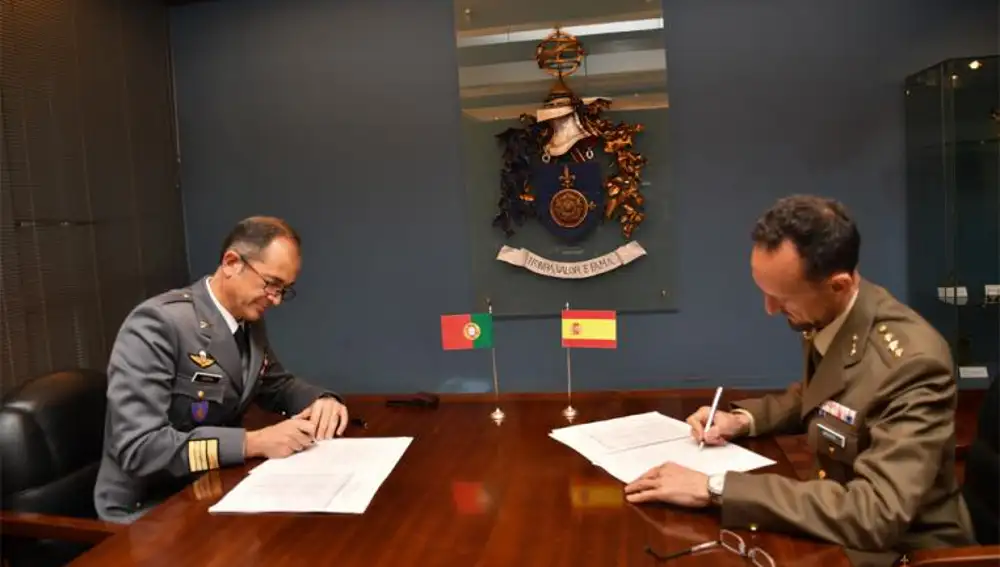 Firma de las actas en la reunión de Lisboa de la comisión de la campaña de mantenimiento de la frontera hispano-portuguesa