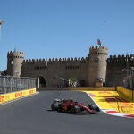 Carlos Sainz rueda en el circuito de Bakú
