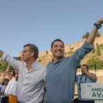 El presidente del PP-A y candidato a la reelección a la Presidencia de la Junta, Juanma Moreno, junto al presidente del PP, Alberto Núñez Feijoó. Álex Zea / Europa Press