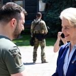 El presidente de Ucrania, Volodimir Zelenski, y la presidenta de la Comisión Europea, Ursula von der Leyen TWITTER / URSULA VON DER LEYEN 11/06/2022