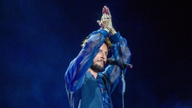 Manuel Carrasco, durante su concierto en el estadio de la Cartuja, de Sevilla