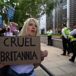 Protestas en Londres contra la medida del gobierno de Johnson