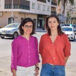 En la imagen, Laura Fernández, con la directora de su investigación