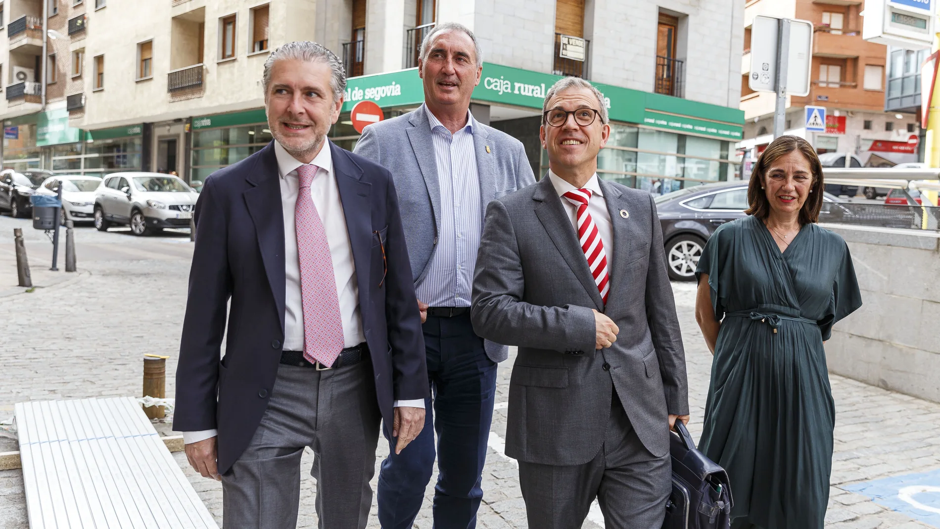 El consejero de Industria, Comercio y Empleo, Mariano Veganzones, junto a Andrés Ortega, presidente de FES antes de la reunión con la patronal segoviana